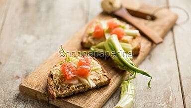 Puntarelle marinate con hummus di ceci