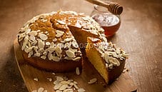 Torta alle mandorle e miele, un dolce diverso dal solito Torta alle mandorle e miele, un dolce diverso dal solito