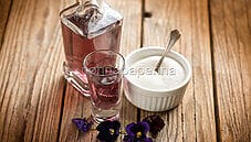 Elisir di viola, una bevanda aromatica e speziata