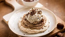 Dessert Petit Mont Blanc, un delicato dolce francese Dessert Petit Mont Blanc, un delicato dolce francese