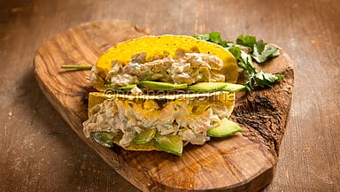 Tacos con pollo e avocado