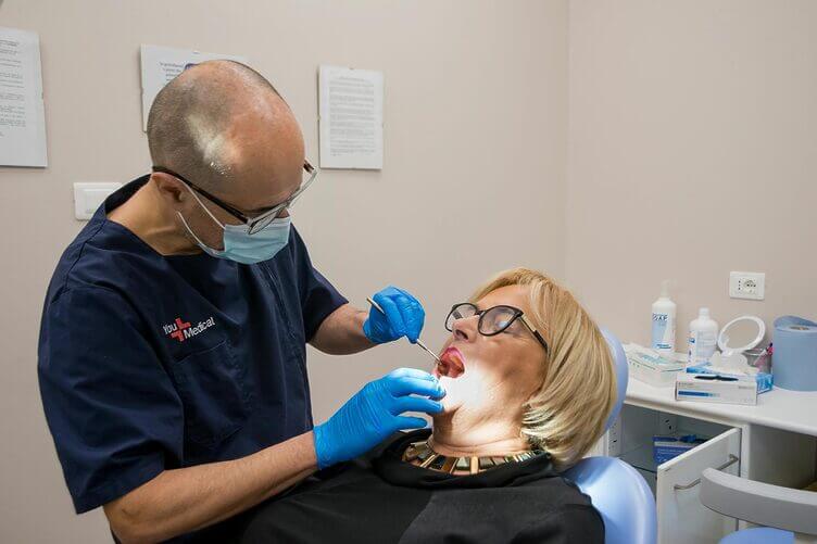 Impianto dentale, quale scegliere tra titanio e zirconio? impianto dentale