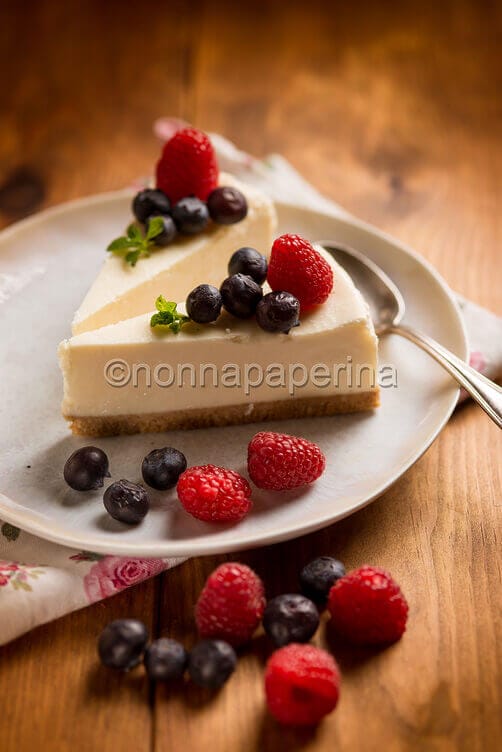 Cheesecake ai mirtilli e lamponi