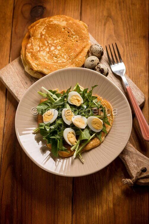 Frittatina di ceci con uova di quaglia Frittatina di ceci con uova di quaglia