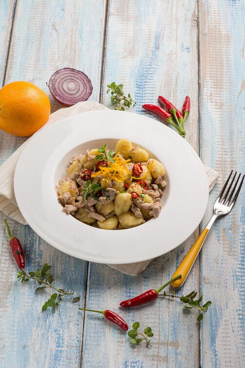 Gnocchi di patate con tonno e arancia