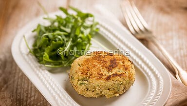 Hamburger con broccoli e zucchine