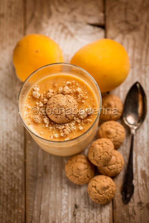 Mousse di pesche e amaretti Mousse di pesche e amaretti