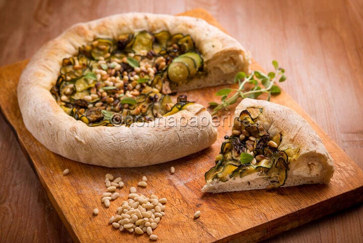 Pizza al cornicione con zucchine