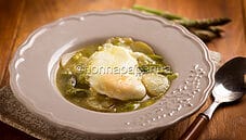 Zuppa di asparagi, un primo colorato e gustoso