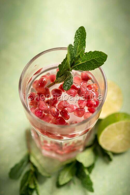 Gin tonic analcolico al melograno