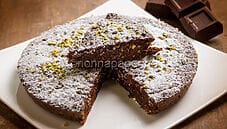 Caprese ai pistacchi, una variante della torta napoletana Caprese ai pistacchi, una variante della torta napoletana