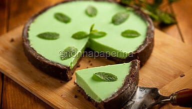 Crostata senza cottura alla menta e cioccolato