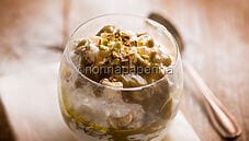Dolce al cucchiaio con pistacchi, un dessert raffinato