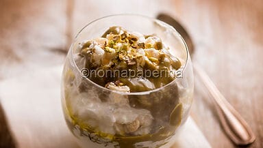 Dolce al cucchiaio con pistacchi