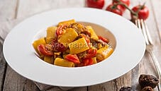 Mezze maniche con lardo e fichi secchi, un primo abbondante