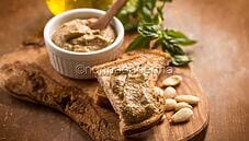 Pesto di melanzane, un condimento per pasta e bruschette Pesto di melanzane, un condimento per pasta e bruschette