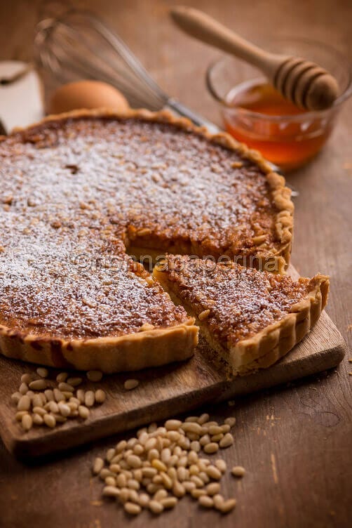 Torta con pinoli e miele