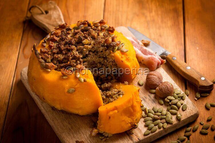 Zucca al forno con farcia alle castagne