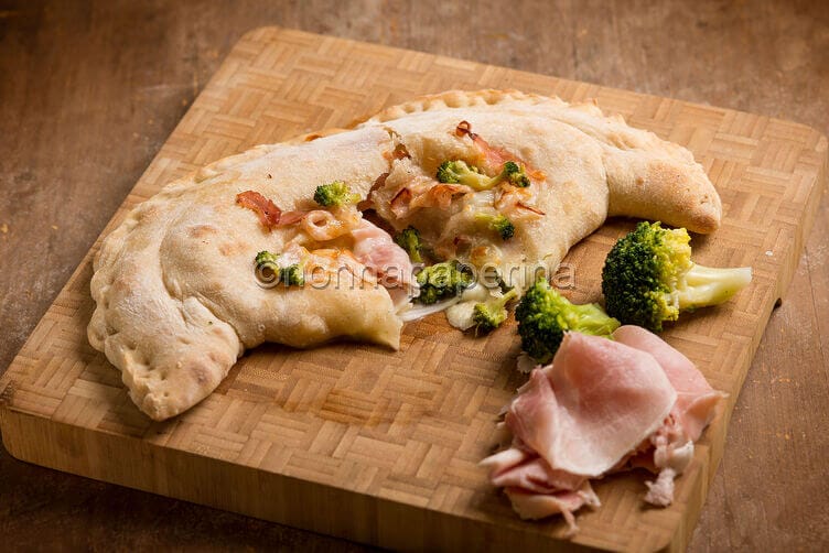 Calzone classico, la ricetta originale tutta da gustare