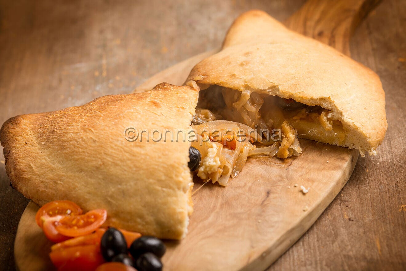Calzone pugliese, un pezzo di rosticceria di qualità