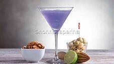 Purple Cosmopolitan, la ricetta fruttata del famoso cocktail Purple Cosmopolitan, la ricetta fruttata del famoso cocktail