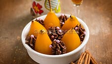 Pere caramellate allo zafferano, un aromatico dessert Pere caramellate allo zafferano, un aromatico dessert