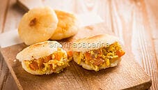 Arepas con perico venezuelano, uno spuntino perfetto Arepas con perico venezuelano, uno spuntino perfetto