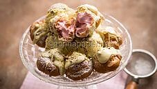 Bignè ai lamponi e panna, un dolce unico con la pasta choux