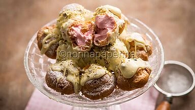 Bigne ai lamponi e panna