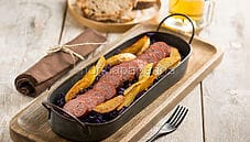 Carne di renna grigliata, una salsiccia per eventi speciali