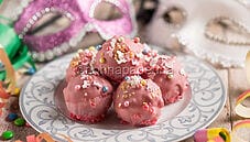 Frittelle al cioccolato ruby con gianduia per Carnevale Frittelle al cioccolato ruby con gianduia per Carnevale