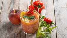Gazpacho di pesche, una ricetta dolce e aromatica Gazpacho di pesche, una ricetta dolce e aromatica