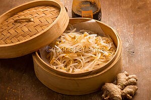 Germogli di fagiolo mungo a vapore