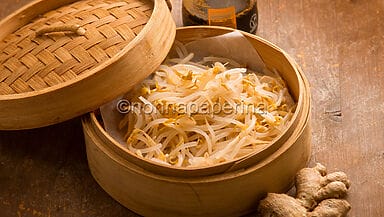 Germogli di fagiolo mungo a vapore