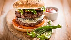 Hamburger di manzo con friggitelli, un secondo delizioso Hamburger di manzo con friggitelli, un secondo delizioso