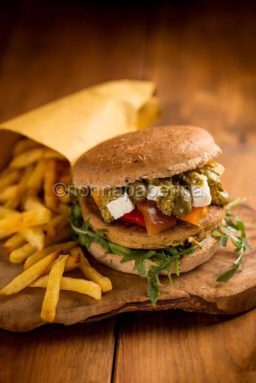 Hamburger di quinoa con broccoli e zucchine