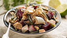 Insalata di fiori di banano con fagiolini, un contorno unico Insalata di fiori di banano con fagiolini, un contorno unico