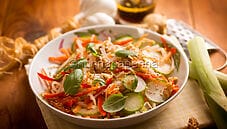 Insalata di germogli di fagiolo mungo, un contorno nutriente