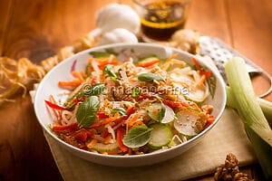 Insalata di germogli di fagiolo mungo