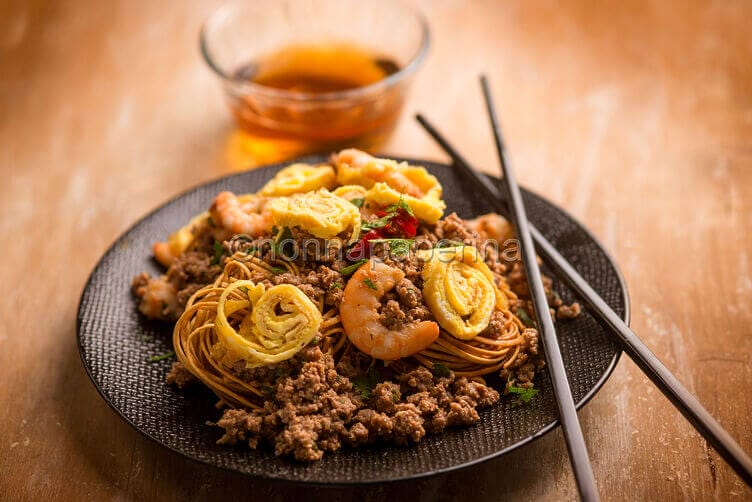Insalata di noodles croccanti