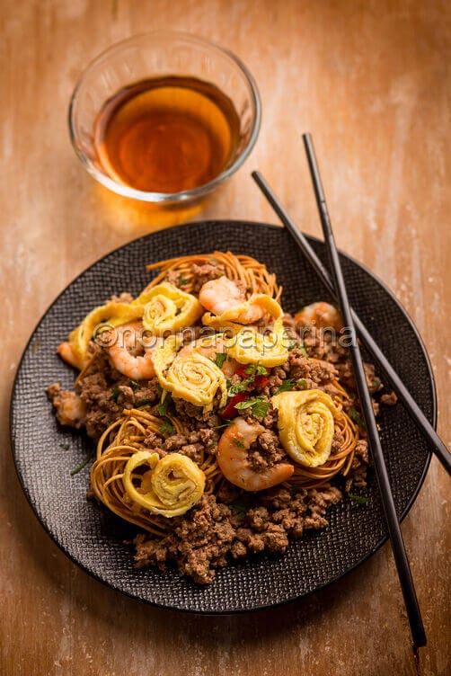 Insalata di noodles croccanti