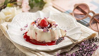 Panna cotta con coulis di fragole
