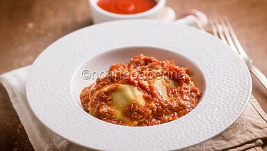 Ravioli con sugo di pesce