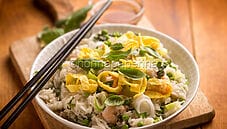 Riso fritto con gamberi e basilico, una ricetta buonissima Riso fritto con gamberi e basilico, una ricetta buonissima