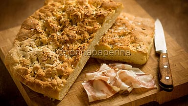 Schiacciata toscana