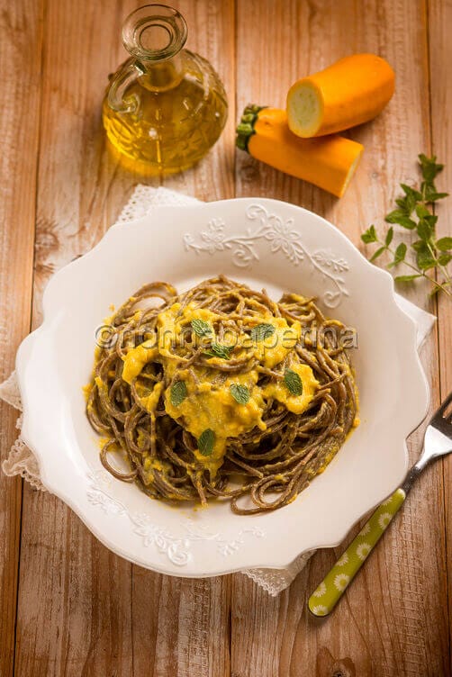 Spaghetti con crema di zucchine