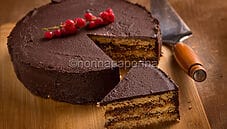 Chocolate and jam cake, a unique and aromatic dessert
