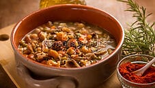 Zuppa di legumi con funghi e castagne, una ricetta deliziosa