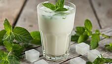 Latte e menta, la bevanda che rinfresca e rigenera