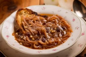 Carabaccia, dalla Toscana una zuppa di cipolle squisita